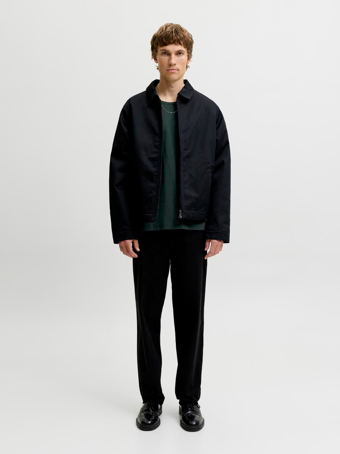 model_shot-front_full
